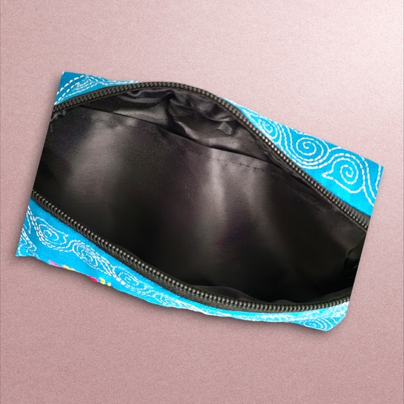 NWT!! Beautiful New Vintage Blue Floral Embroidered Long Wristlet Wallet !!💖💖 - Picture 4 of 11